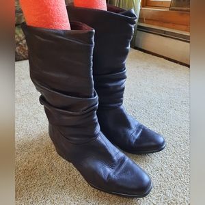 Women's 9M Brown scrunch boot